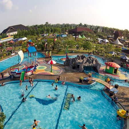 Gardenia Resort And Spa Pontianak Bagian luar foto