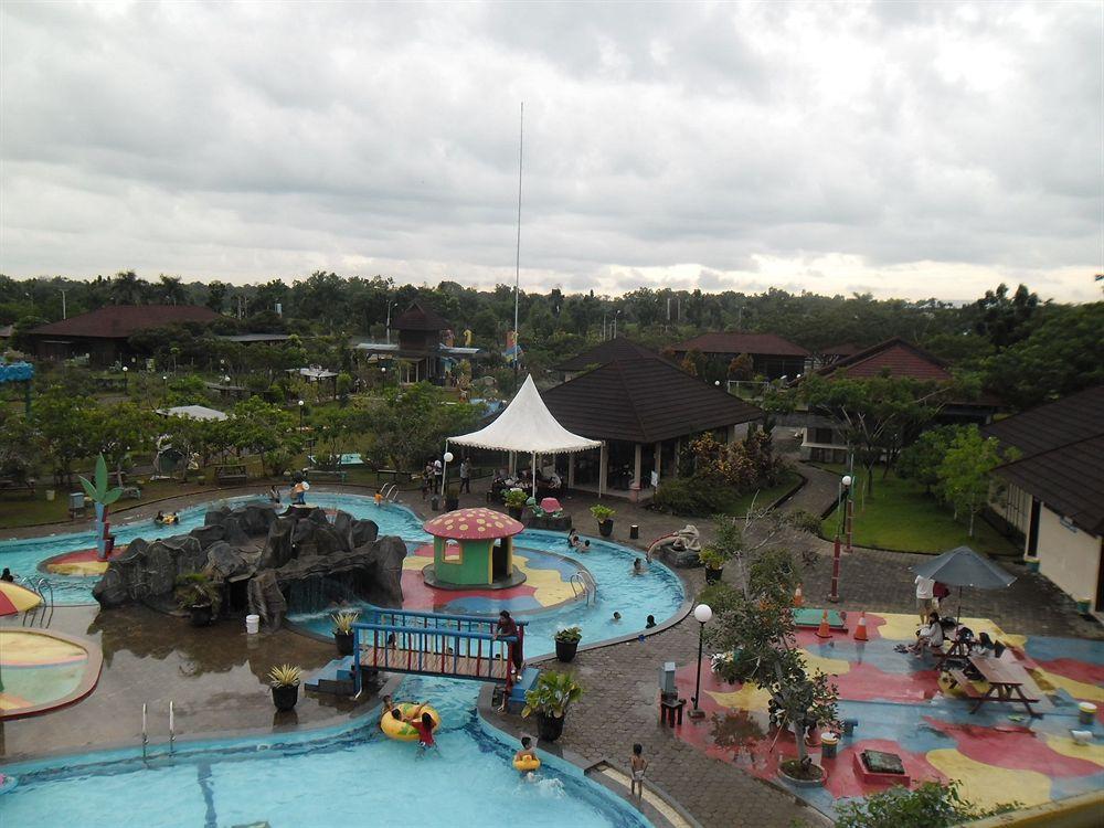 Gardenia Resort And Spa Pontianak Bagian luar foto