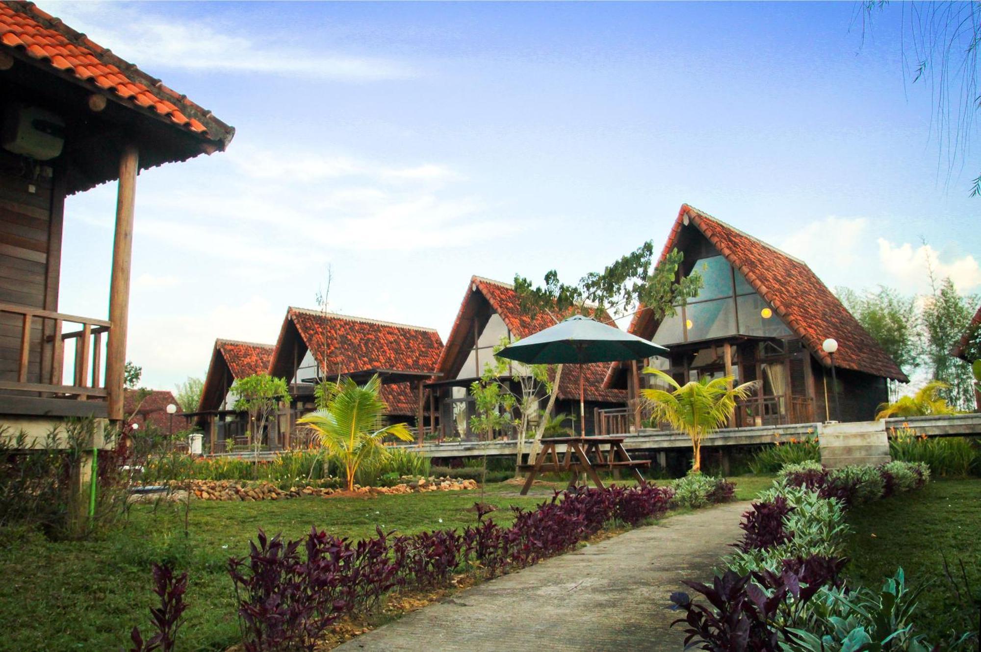 Gardenia Resort And Spa Pontianak Bagian luar foto