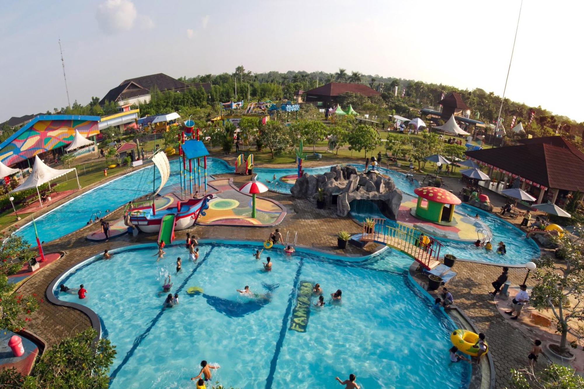 Gardenia Resort And Spa Pontianak Bagian luar foto