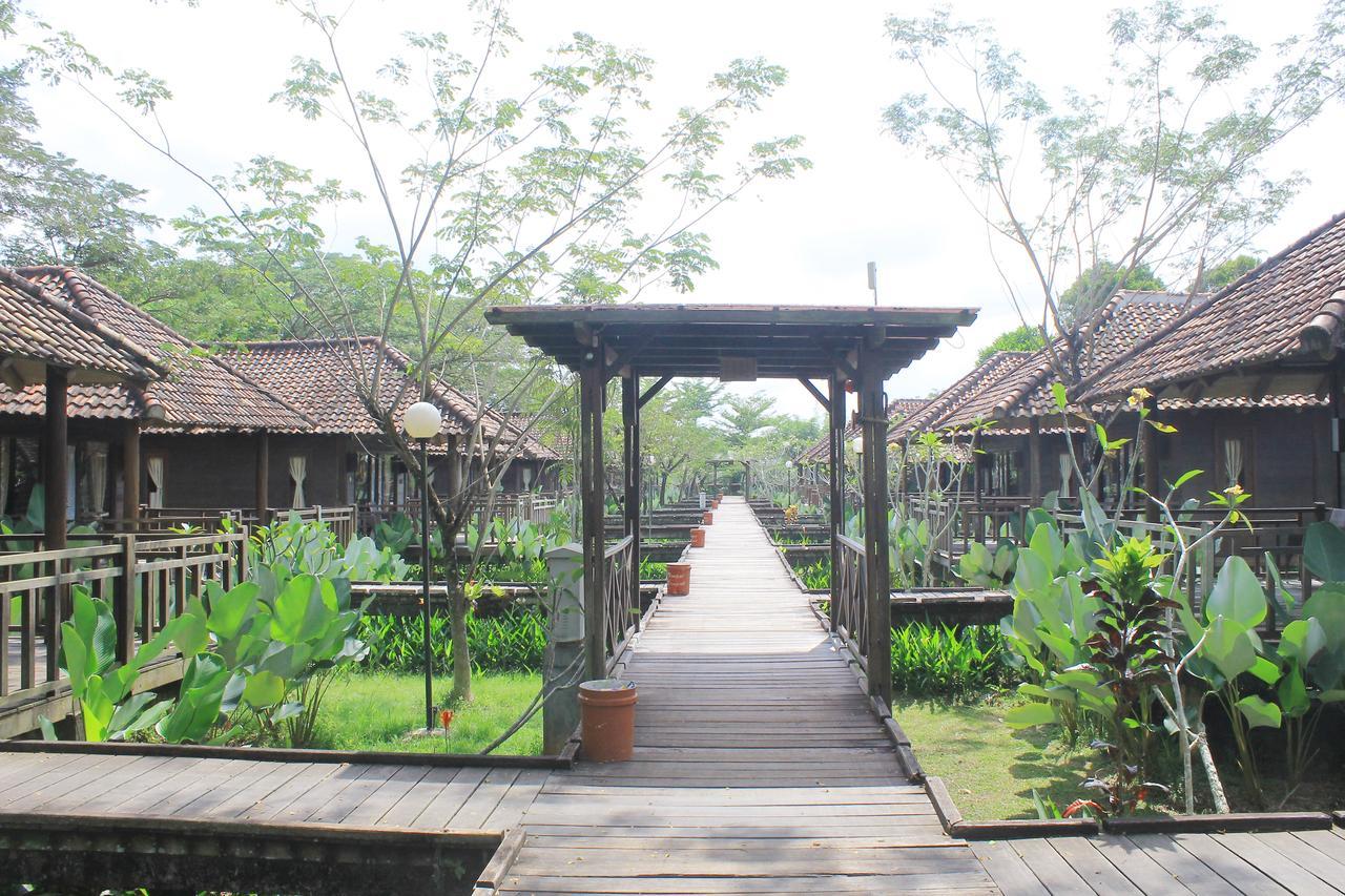 Gardenia Resort And Spa Pontianak Bagian luar foto